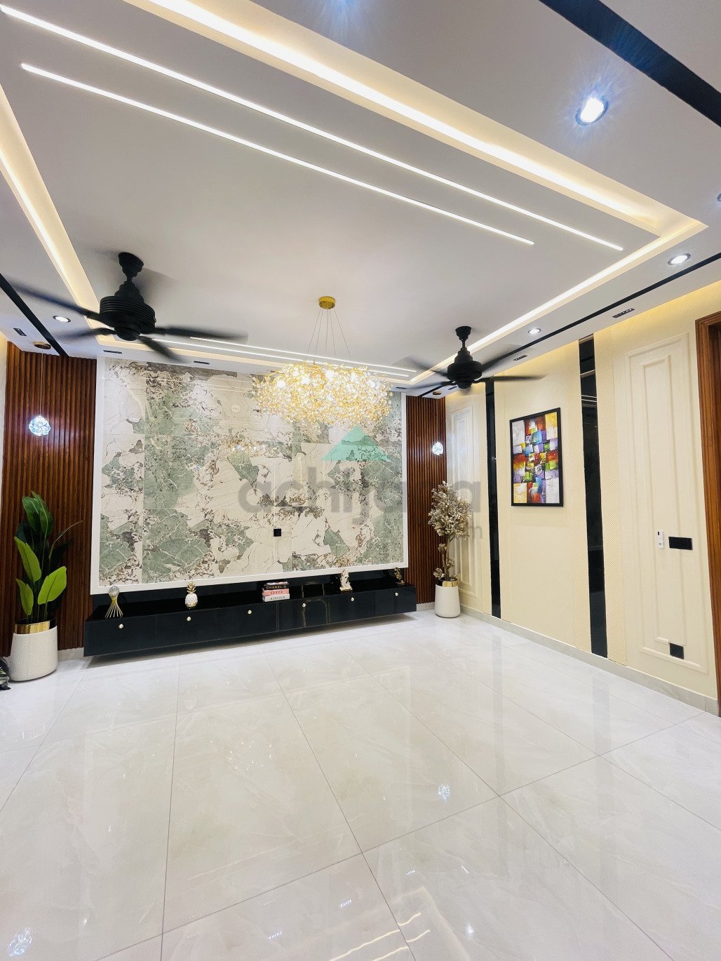 10 Marla Most beautiful luxurious House for sale In Bahria Town Lahore