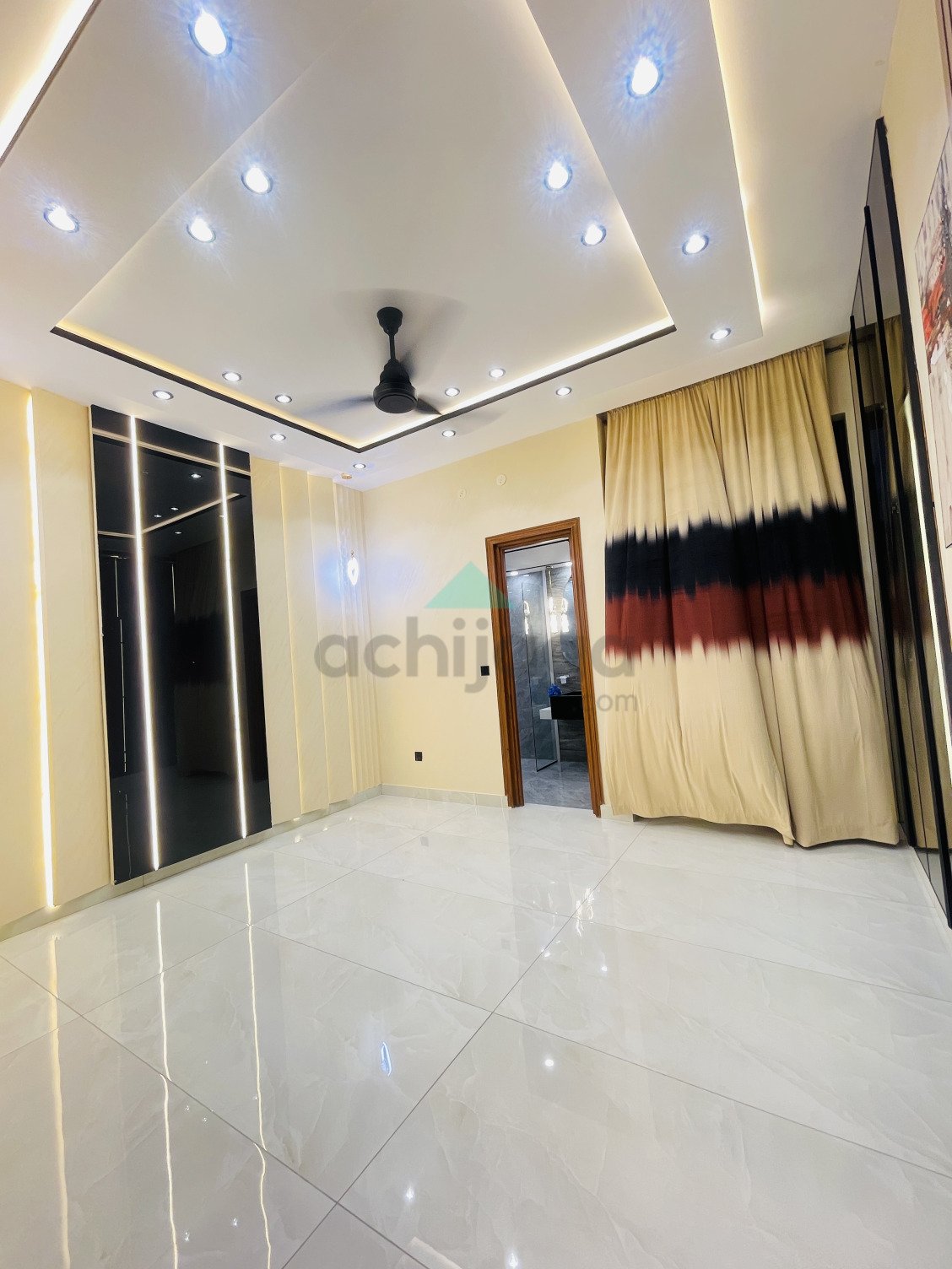 10 Marla Most beautiful luxurious House for sale In Bahria Town Lahore