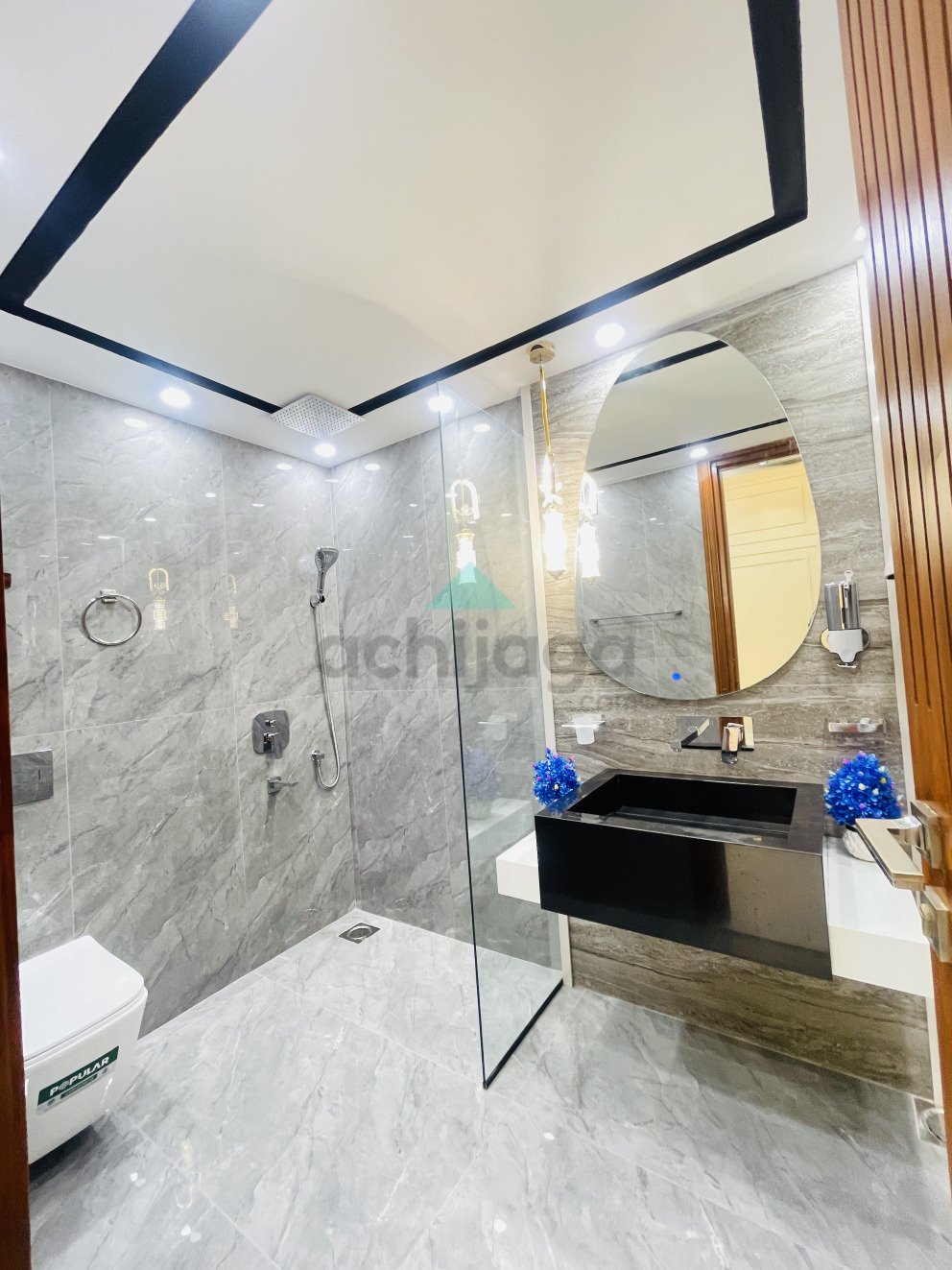 10 Marla Most beautiful luxurious House for sale In Bahria Town Lahore